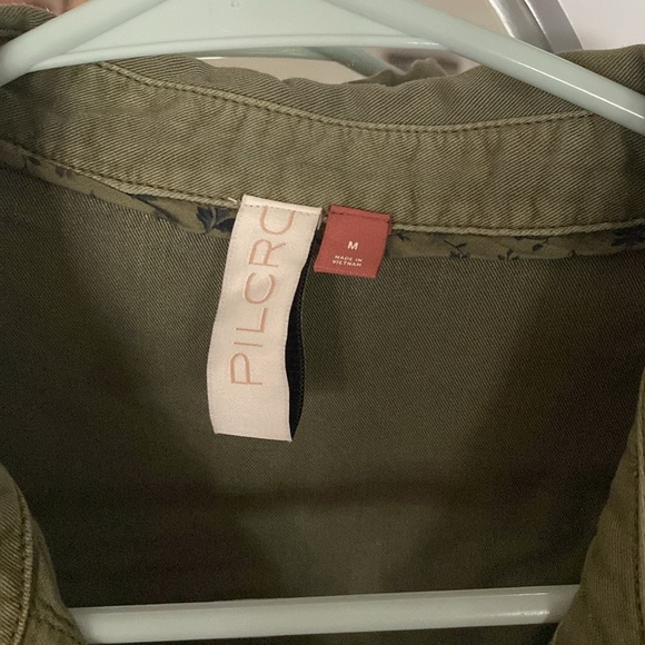 PILCRO olive green button-down tie-front blouse. Women size M. - Picture 2 of 3